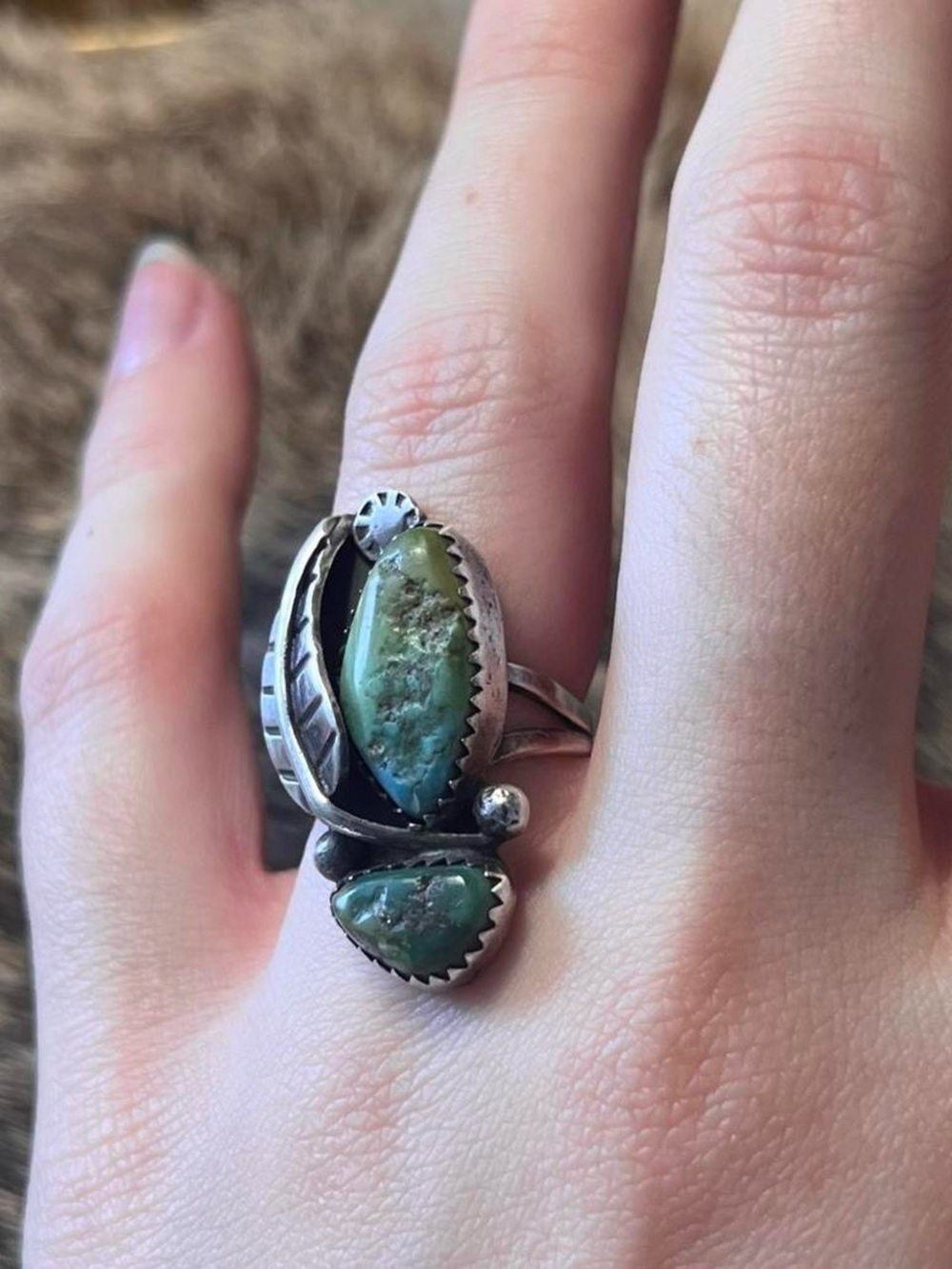 Vintage sterling silver Native American Zuni? turquoise leaf ring